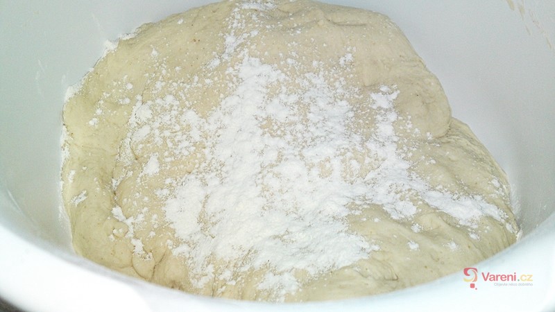 Domácí žemle s kváskem a droždím - fotografie 5