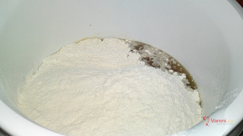 Domácí bramborový chléb s kváskem a droždím s předtěstem - fotografie 4