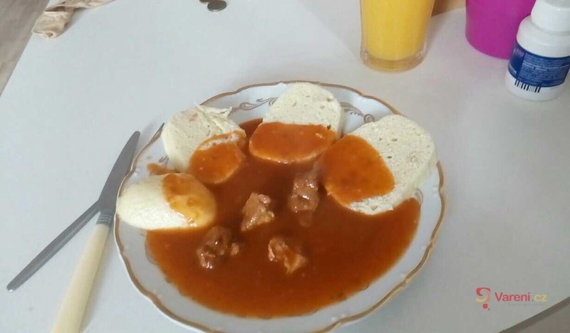 Hospodský vepřový guláš - fotografie 4