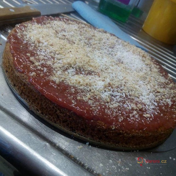 Zdravý mrkvový koláč s ořechy - fotografie 2