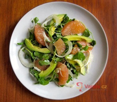 Anglický salát s banánem a grapefruitem - fotografie 2