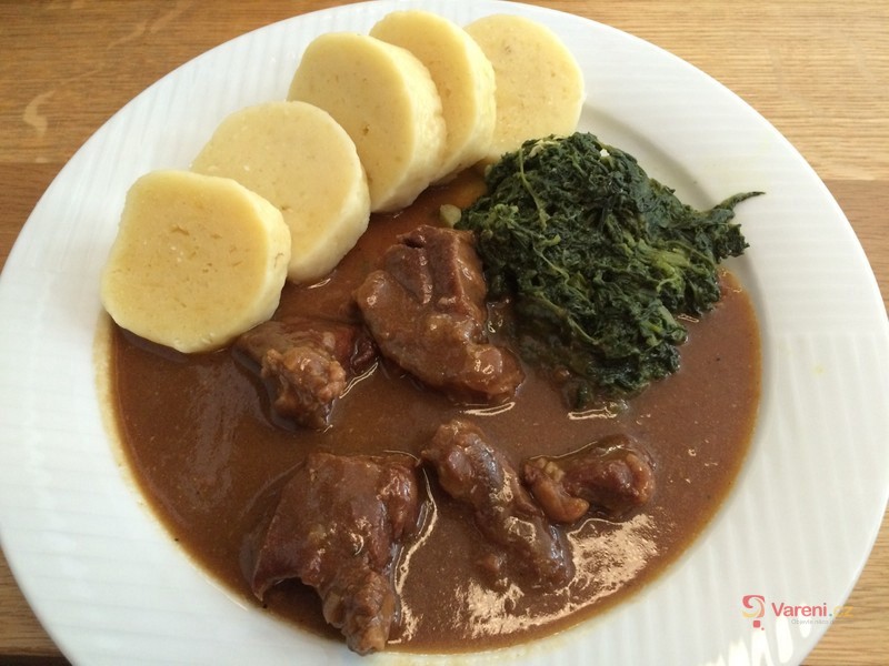 Pomalu pečené hovězí na česneku - fotografie 2