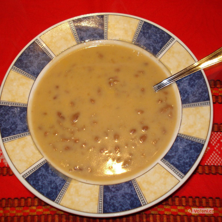 Fazolová polévka se smetanou