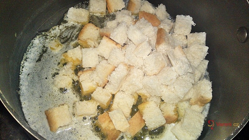 Domácí kynutý houskový knedlík - fotografie 4