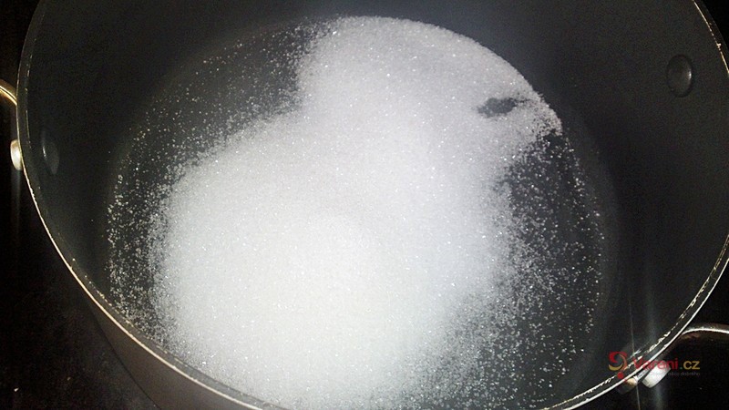 Dušené červené zelí na karamelu s jablkem na sladko-kyselý způsob - fotografie 2