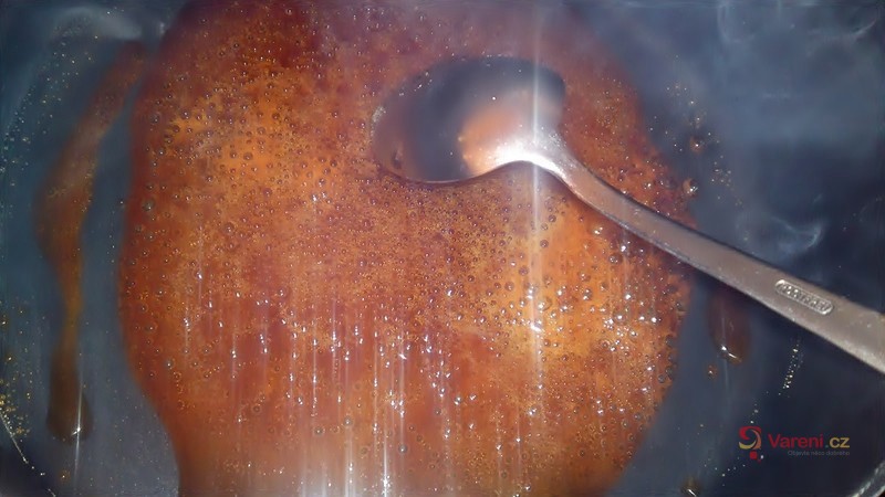 Dušené červené zelí na karamelu s jablkem na sladko-kyselý způsob - fotografie 3