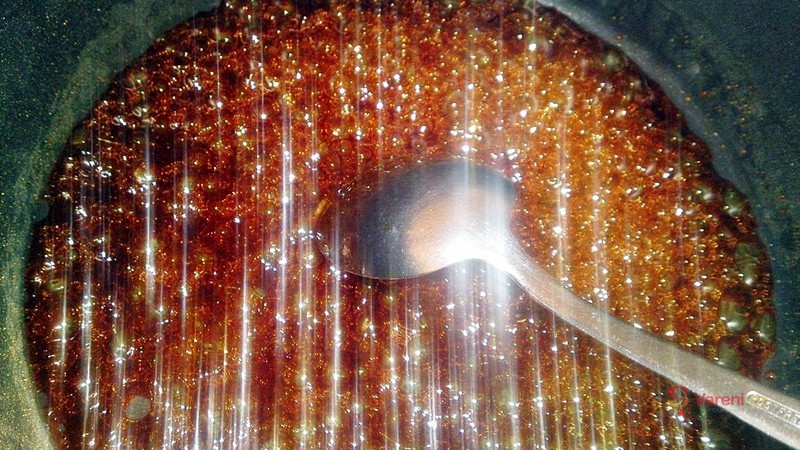 Dušené červené zelí na karamelu s jablkem na sladko-kyselý způsob - fotografie 4