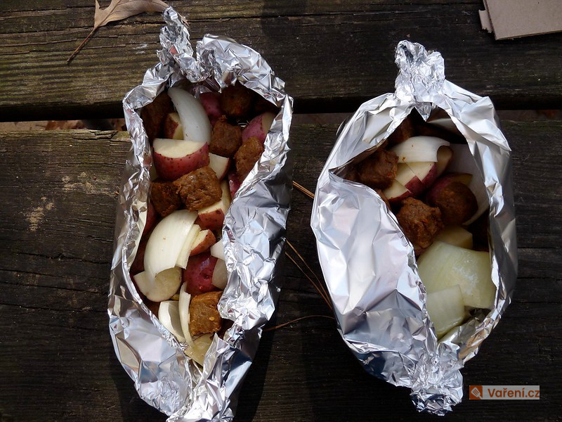 Vepřové maso s bramborem v alobalu