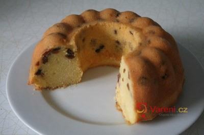 Bábovka s čokoládou a vaječným likérem - fotografie 2