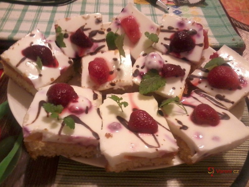 Piškot s jahodami - fotografie 5