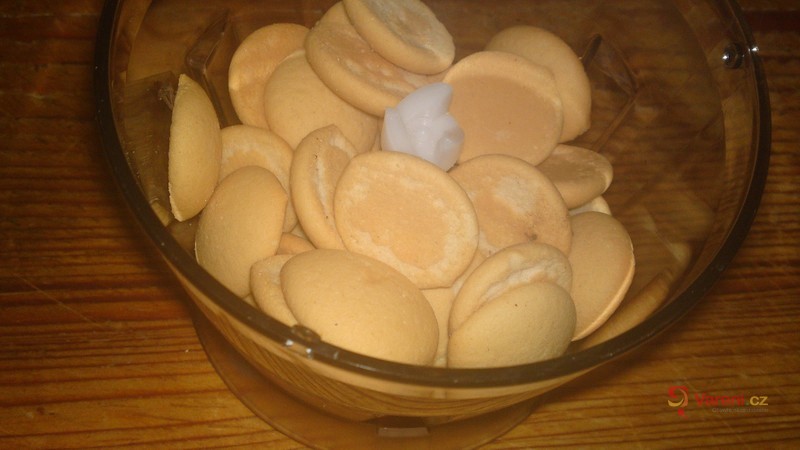 Nepečený dort s krémem a malinami - fotografie 2