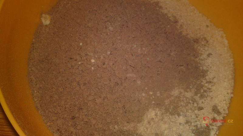 Nepečený dort s krémem a malinami - fotografie 5