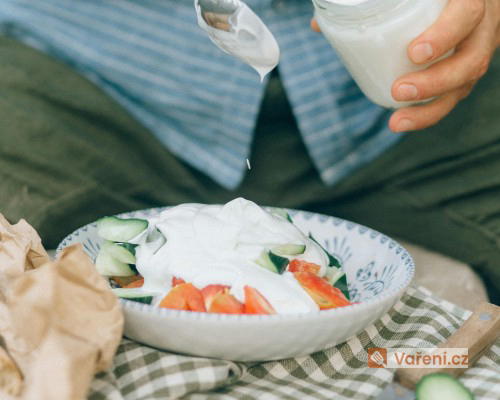 Jednoduchý zeleninový salát s majonézou