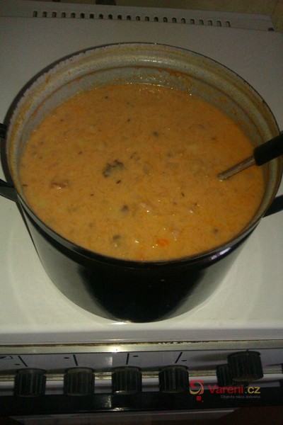 Zelňačka s bramborami a uzeným - fotografie 3