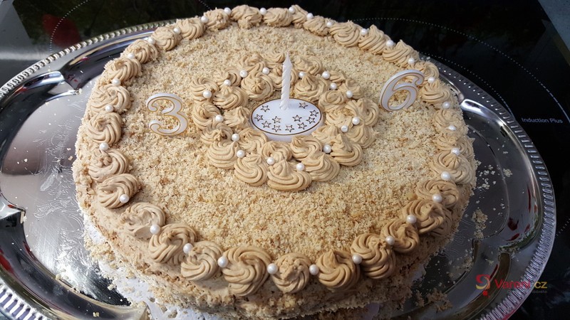 Ořechový dort s kávovým krémem - fotografie 3
