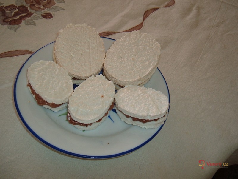 Laskonky s malinovým krémem - fotografie 3