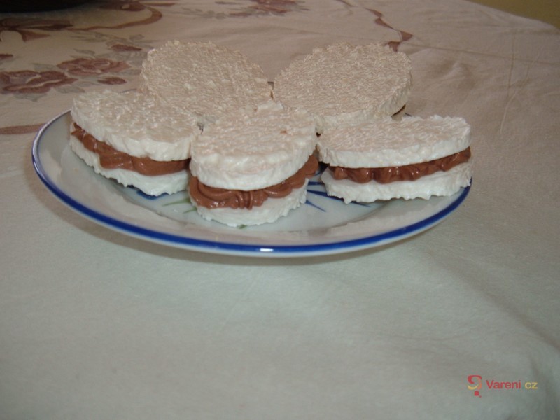 Laskonky s malinovým krémem - fotografie 4