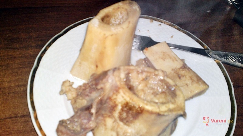 Polévka z morkových hovězích kostí s játrovými knedlíčky - fotografie 4