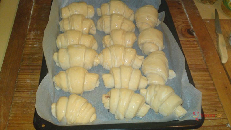 Expresní snídaňové croissanty s nutellou - fotografie 4