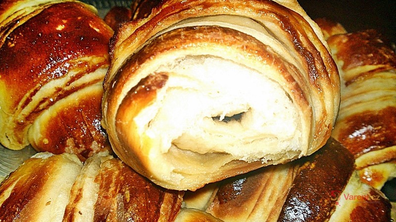 Expresní snídaňové croissanty s nutellou - fotografie 2