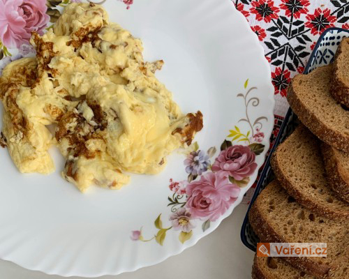 Míchaná vejce na cibulce