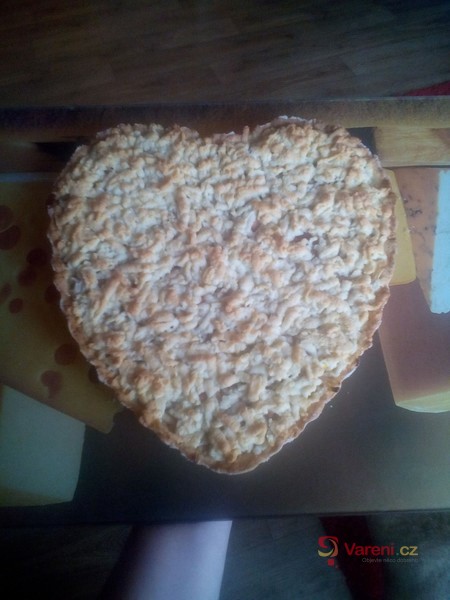 Křehký jablečný koláč s mřížkou - fotografie 2