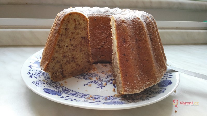 Banánová bábovka se smetanou a čokoládou - fotografie 3