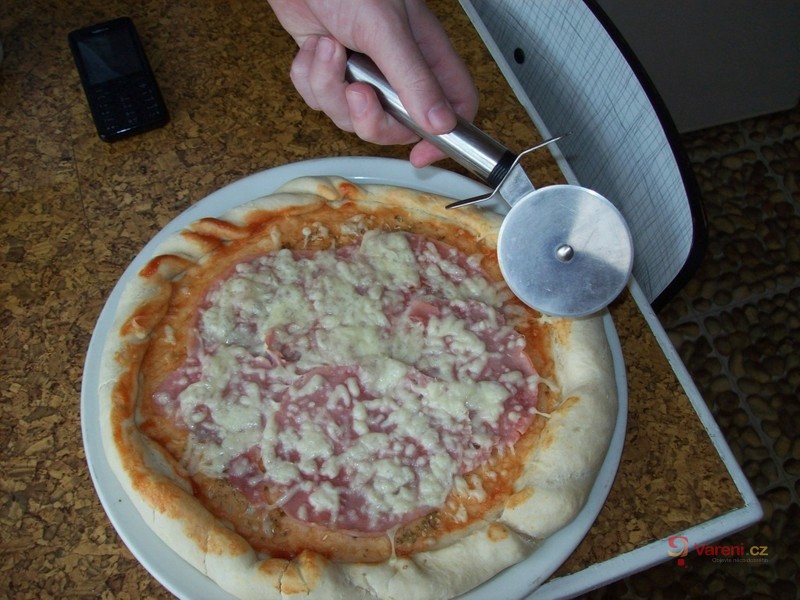 Těsto na pizzu z pizzerie - fotografie 4