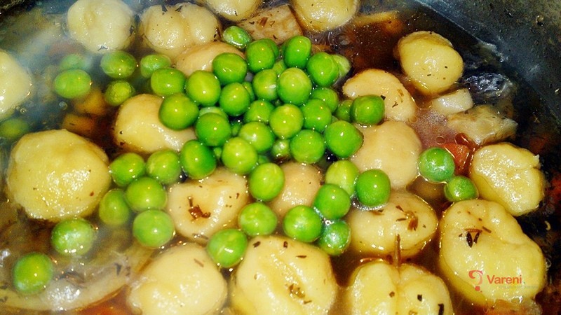 Polévka ragú ze srnčí kýty se smrži a estragonem - fotografie 5