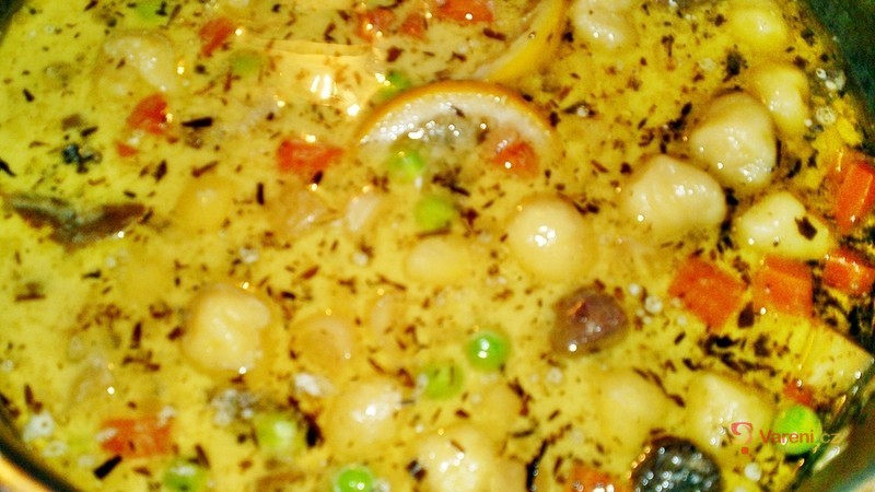 Polévka ragú ze srnčí kýty se smrži a estragonem - fotografie 3