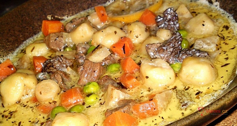 Polévka ragú ze srnčí kýty se smrži a estragonem - fotografie 2