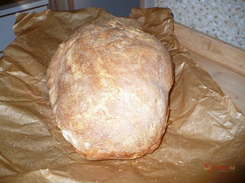 Obyčejný domácí bílý chléb - fotografie 2