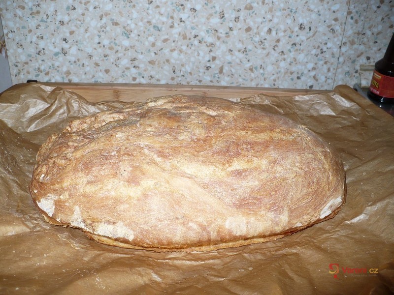 Obyčejný domácí bílý chléb - fotografie 3