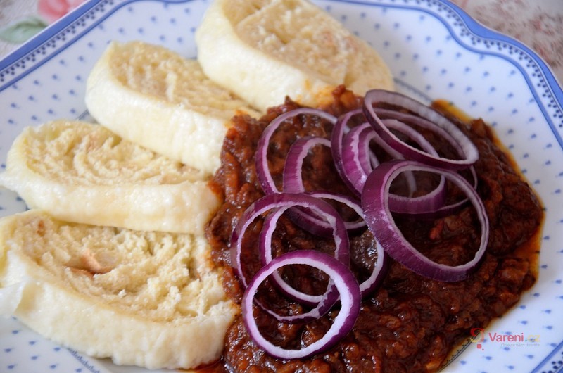 Netradiční hovězí guláš - fotografie 2