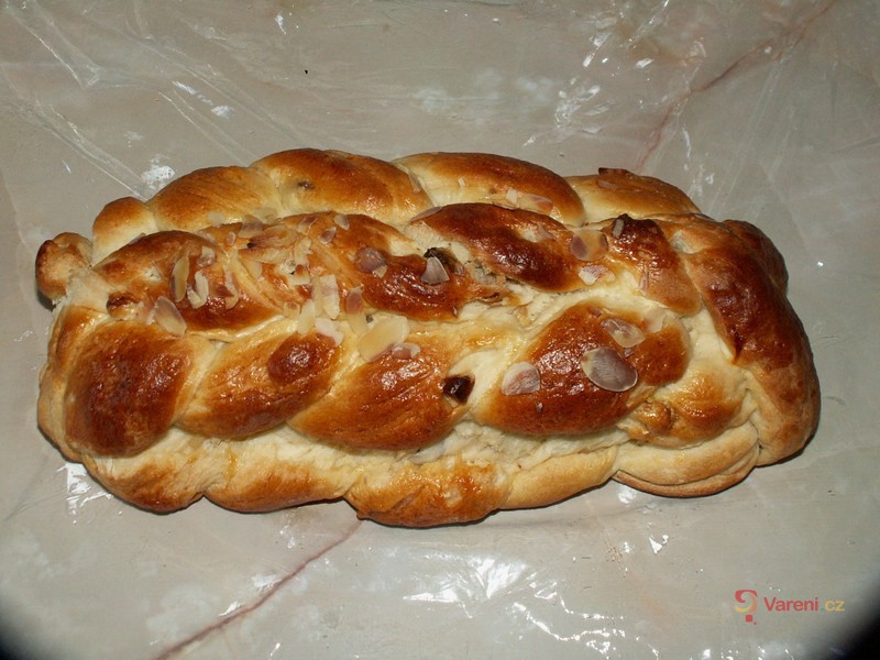 Mandlovo-rozinková vánočka - fotografie 2