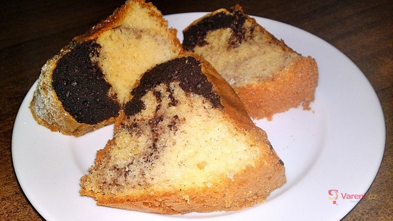 Piškotová mramorovaná bábovka - fotografie 2