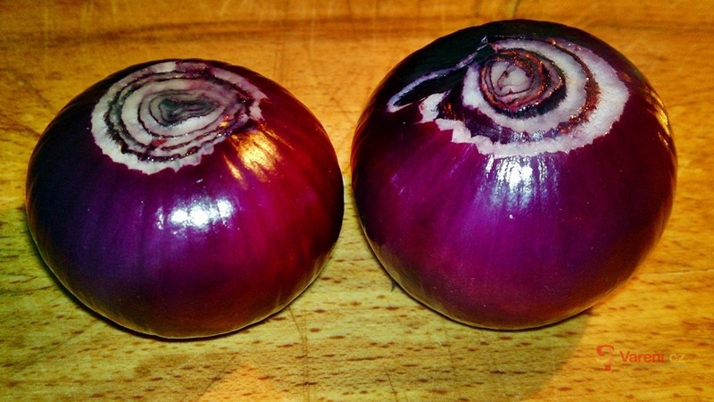 Růže z pečené červené cibule - fotografie 2