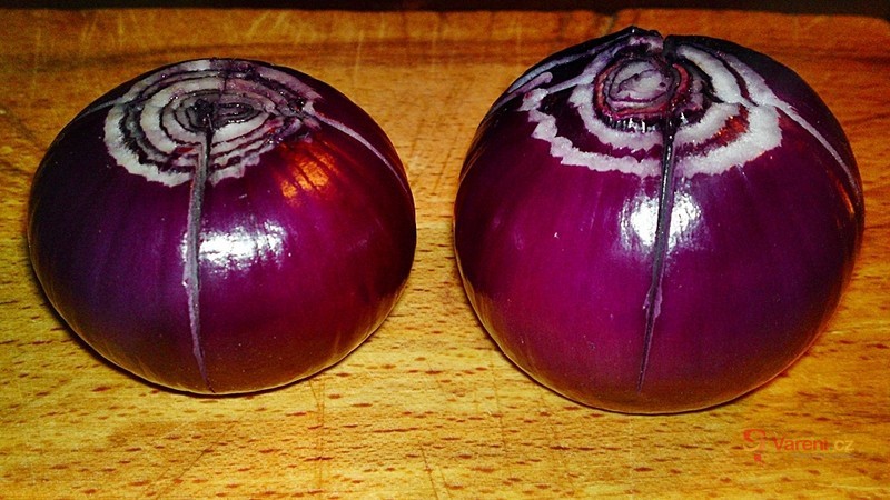 Růže z pečené červené cibule - fotografie 3