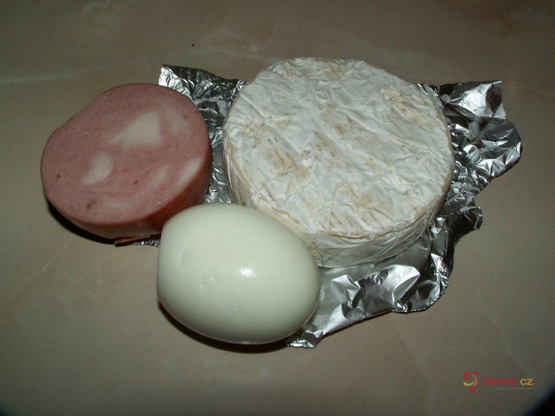 Hermelínová pomazánka se salámem - fotografie 2