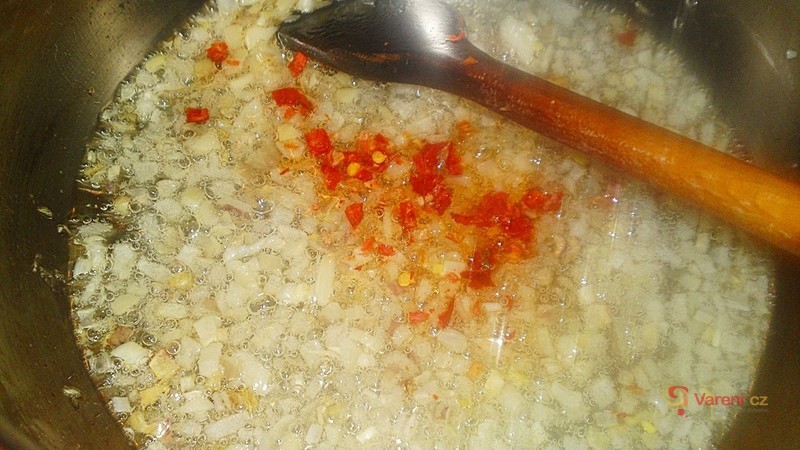 Slávky v pikantní rajčatovo-vínové omáčce - fotografie 2