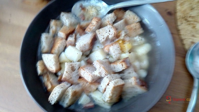 Zahřívací česneková polévka - fotografie 2