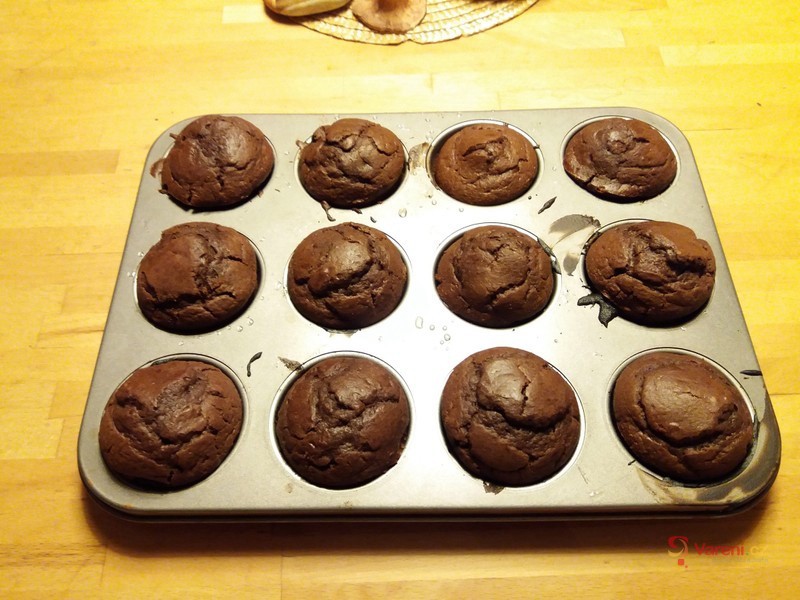 Jemné čokoládové muffiny - fotografie 4
