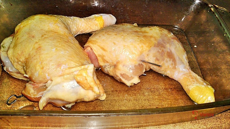 Pečená kuřecí stehna plněná játrovou nádivkou - fotografie 3