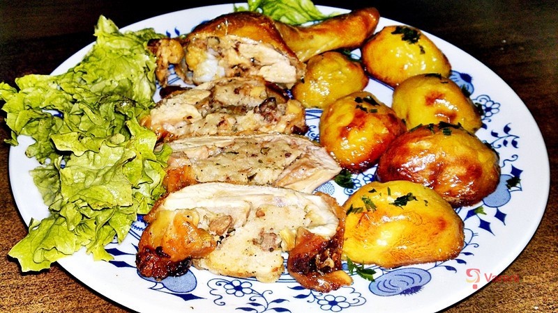 Pečená kuřecí stehna plněná játrovou nádivkou - fotografie 2