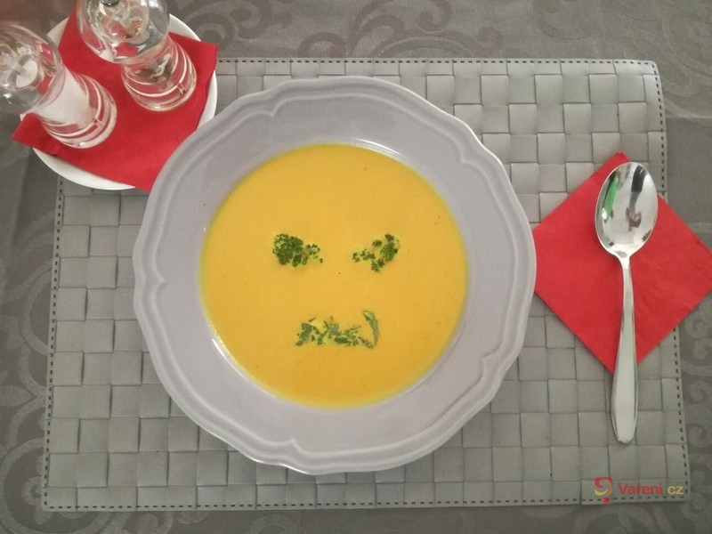 Mrkvová polévka s kari - fotografie 2