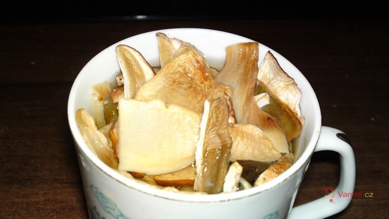 Voňavá omáčka z dubových hřibů - fotografie 3