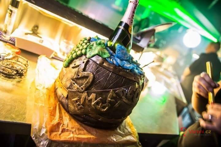 Bezlepkový dort - fotografie 3