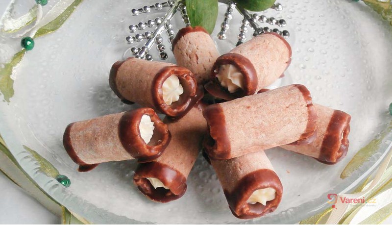 Ořechové trubičky s máslovým krémem - fotografie 2