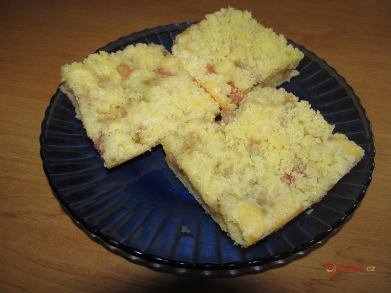 Hrníčkový rebarborový koláč - fotografie 2