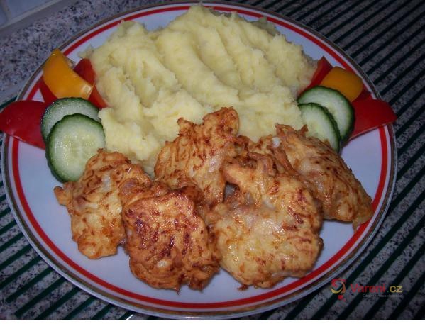 Kuřecí řízek v česnekovo-sýrovém těstíčku - fotografie 3